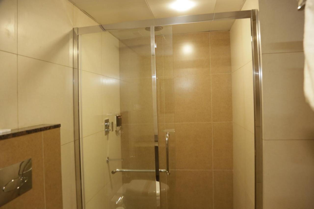 Esquina Residency Hotel Kochi Екстериор снимка
