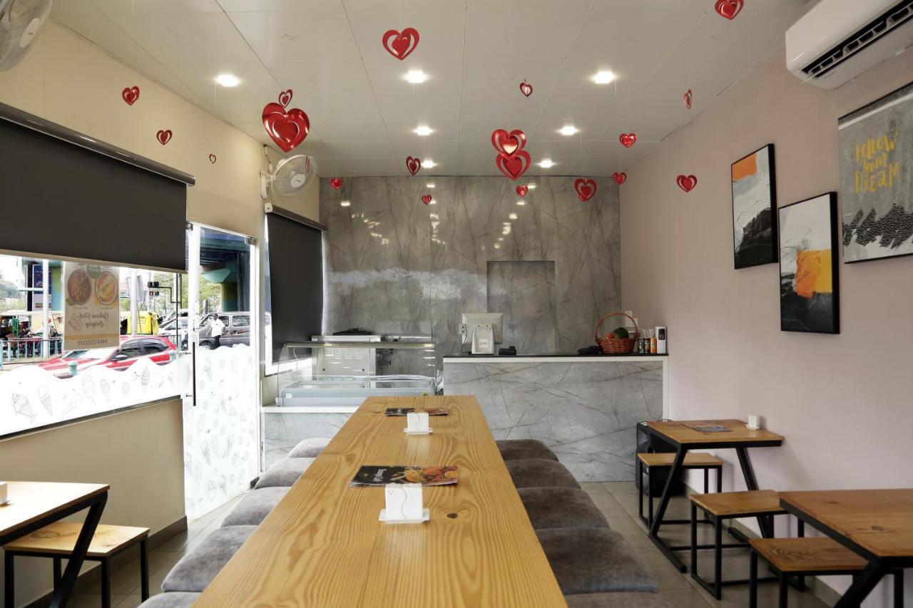 Esquina Residency Hotel Kochi Екстериор снимка